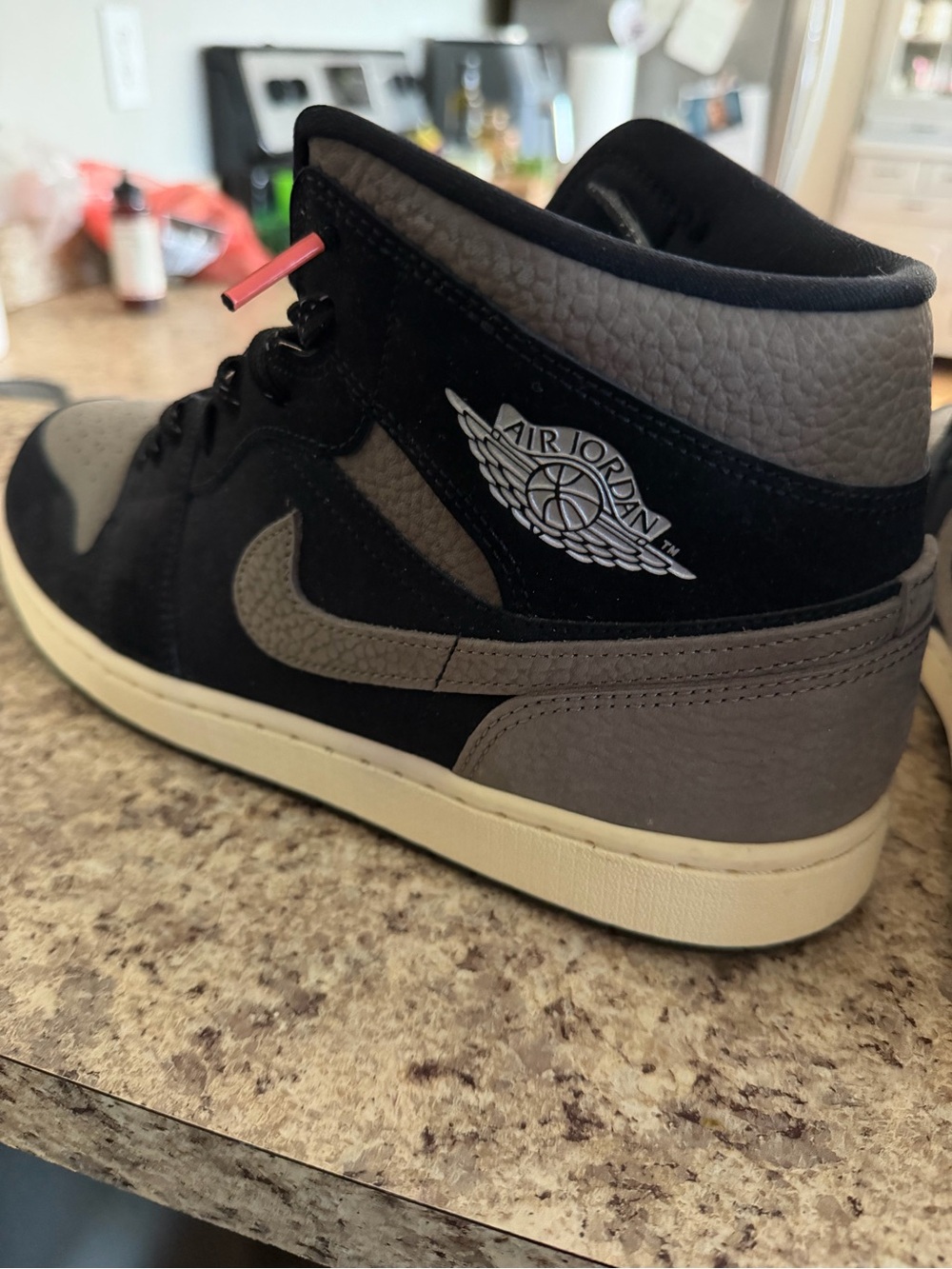 Air Jordan 1 Mid SE size 12